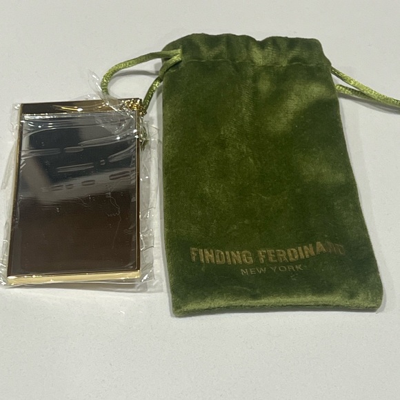 Finding Ferdinand Gold Compact Mirror Charm - Picture 2 of 6